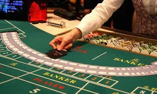 Filipino player using tg777 casino platform on smartphone with GCash payment interface